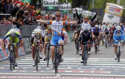 Tyler Farrar wint stg 2 Giro 2010