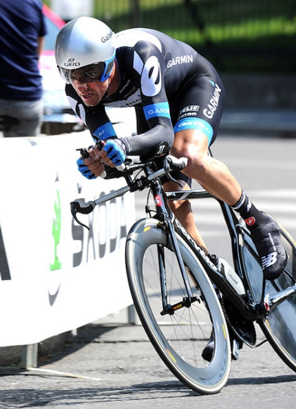 David Millar in actie tijdens de gewonnen afsluitende tijdrit van de Giro 2011