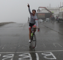 Erik Mulder op de top van de Mnt Ventoux