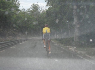 Afdalen in de stromende regen