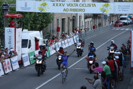 Overwinning van Peter van Dijk in Volta Ciclista AO Ribeiro