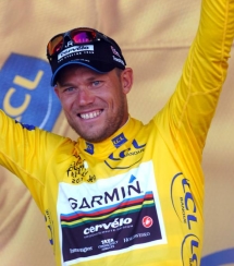 Thor Hushovd trekt zijn 1e gele trui aan