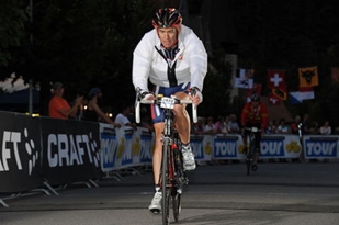 Paul Otten bij de finish van de Alpenbrevet 2011