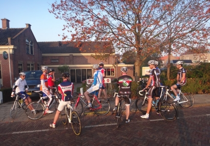 Verzamelen bij Café de Meester in Zoeterwoude