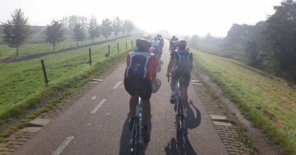 Het laatste sukje van de Lekdijk waar we Jaarsveld al voorbij zijn