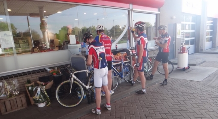 Tankstation stop net voorbij Harmelen en voor Woerden