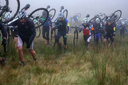 Heel veel lopen in het begin van de 3 peaks cyclo cross