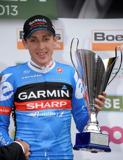 Dan Martin op het podium na het winnen van Luik Bastenaken Luik