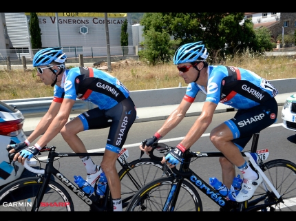 David Millar in het wiel van Ryder Hesjedal