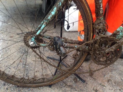 Eerste achterderailleur al gebroken bij het WK Cyclocross Masters